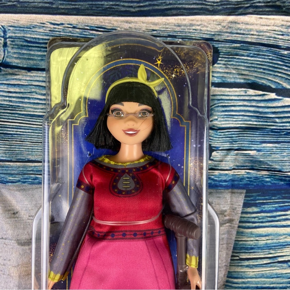 Disney’s Wish Dahlia doll new! - Picture 2 of 3